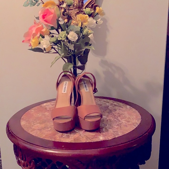 Women’s Shoes - Picture 5 of 10